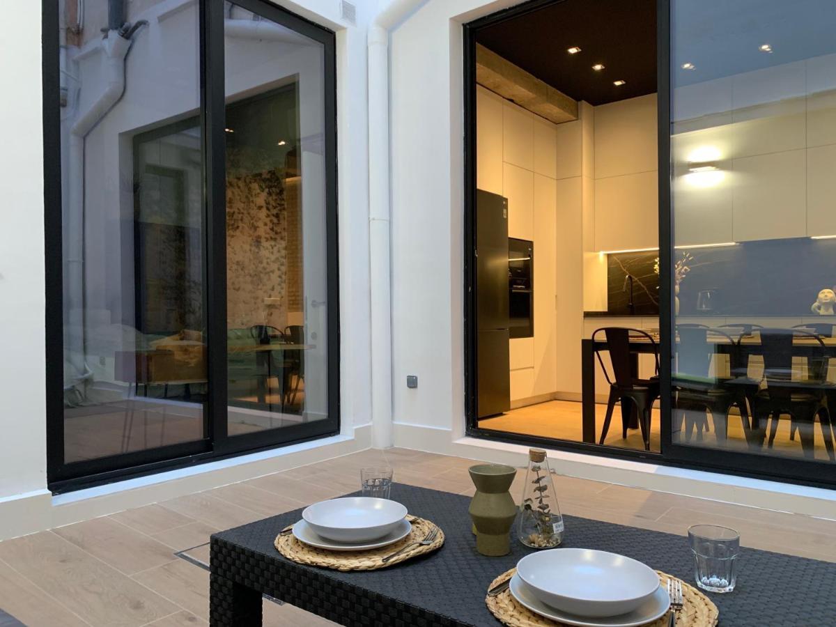 La Reina Beach Rooms Valencia Eksteriør bilde