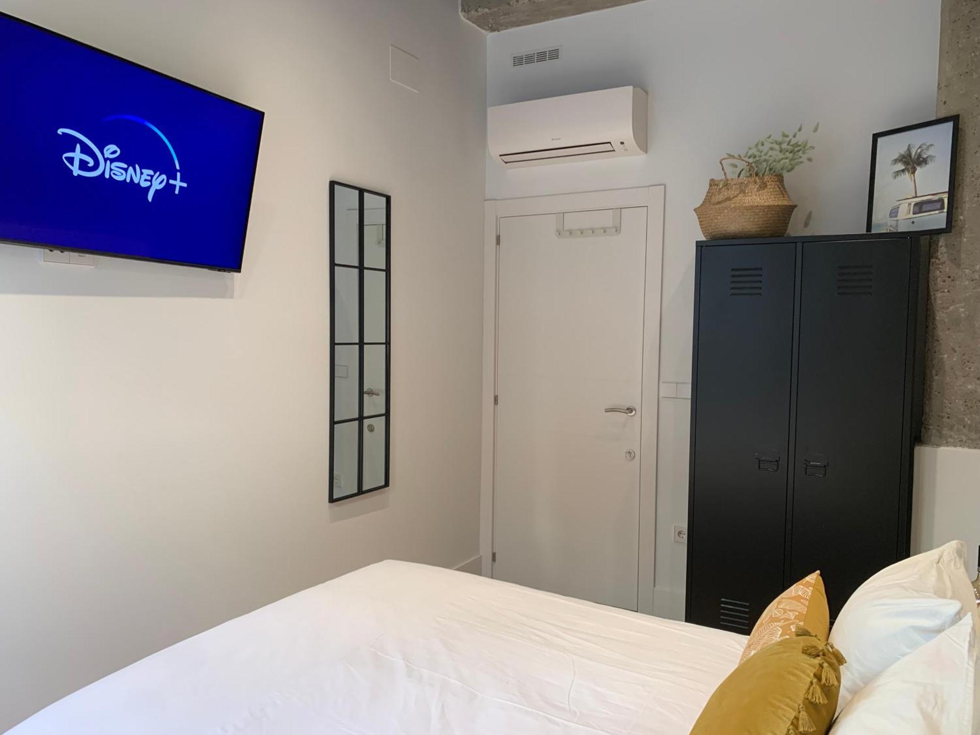 La Reina Beach Rooms Valencia Eksteriør bilde
