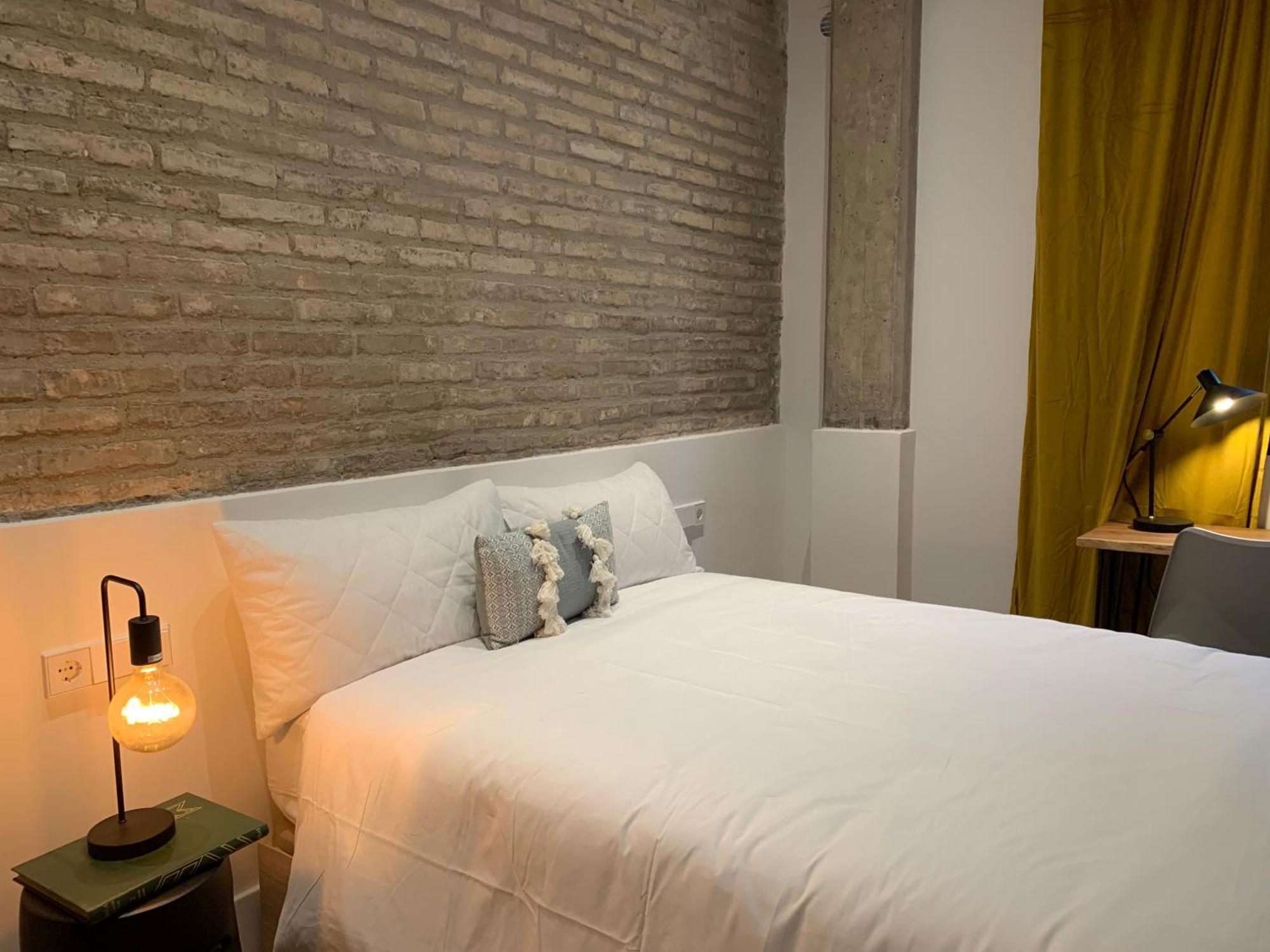 La Reina Beach Rooms Valencia Eksteriør bilde