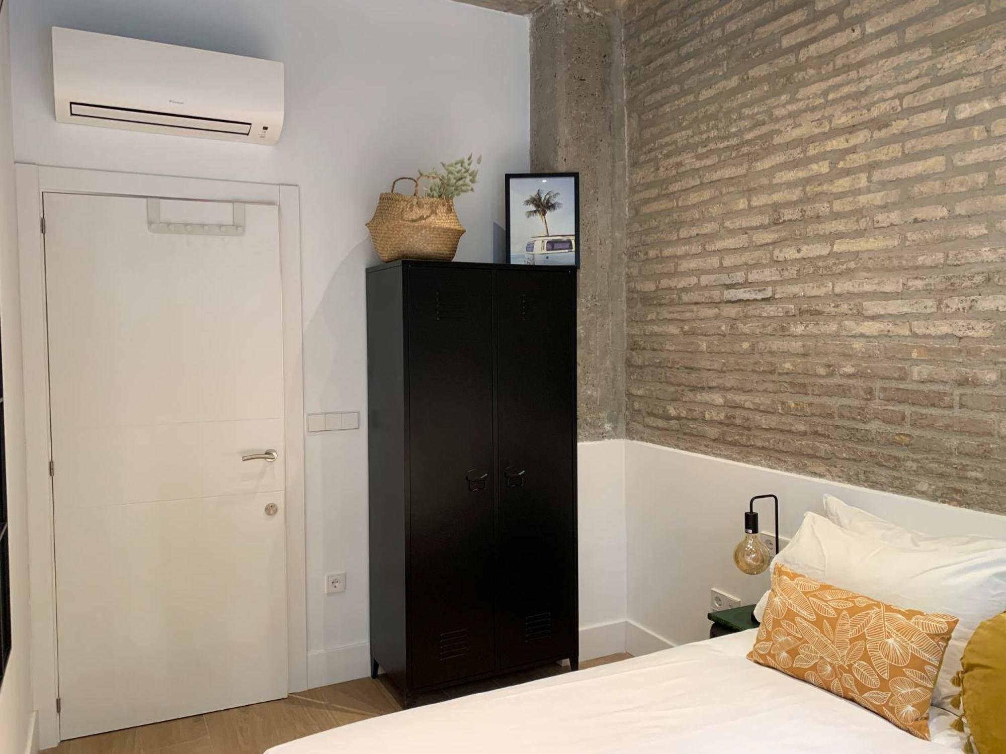 La Reina Beach Rooms Valencia Eksteriør bilde