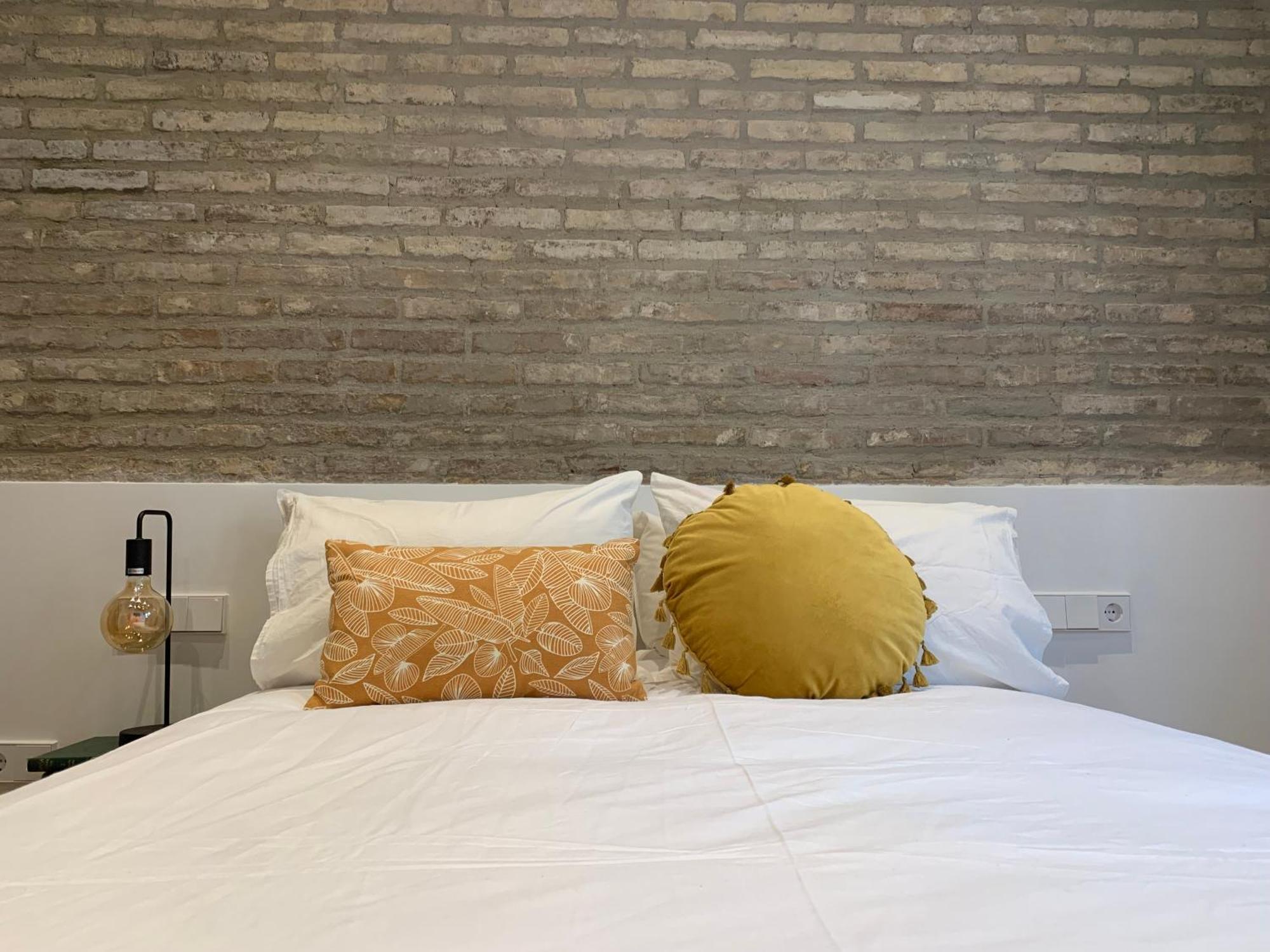 La Reina Beach Rooms Valencia Eksteriør bilde