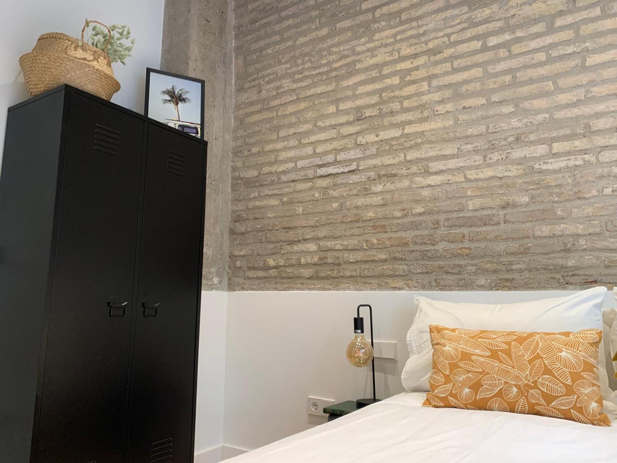 La Reina Beach Rooms Valencia Eksteriør bilde