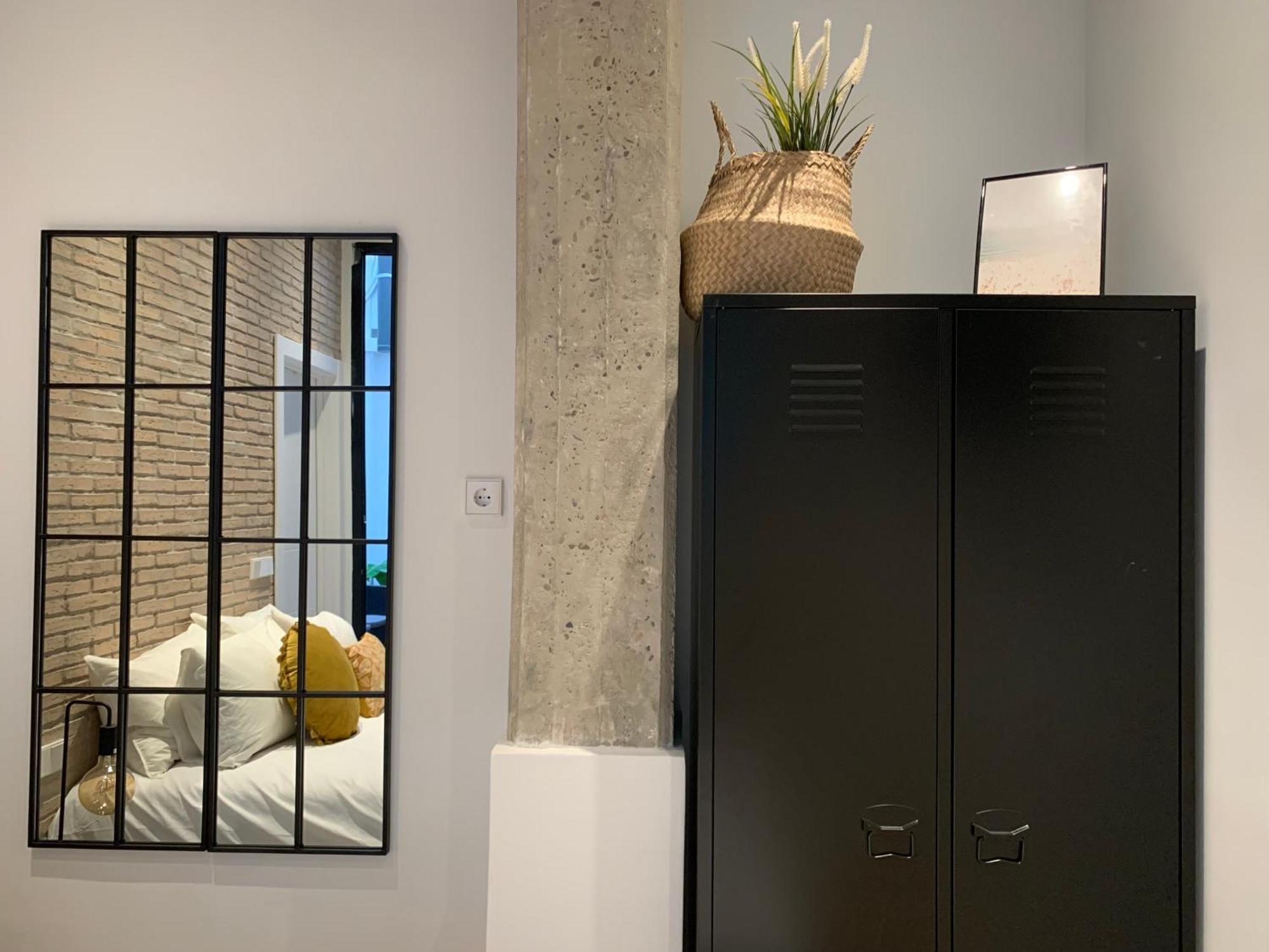 La Reina Beach Rooms Valencia Eksteriør bilde
