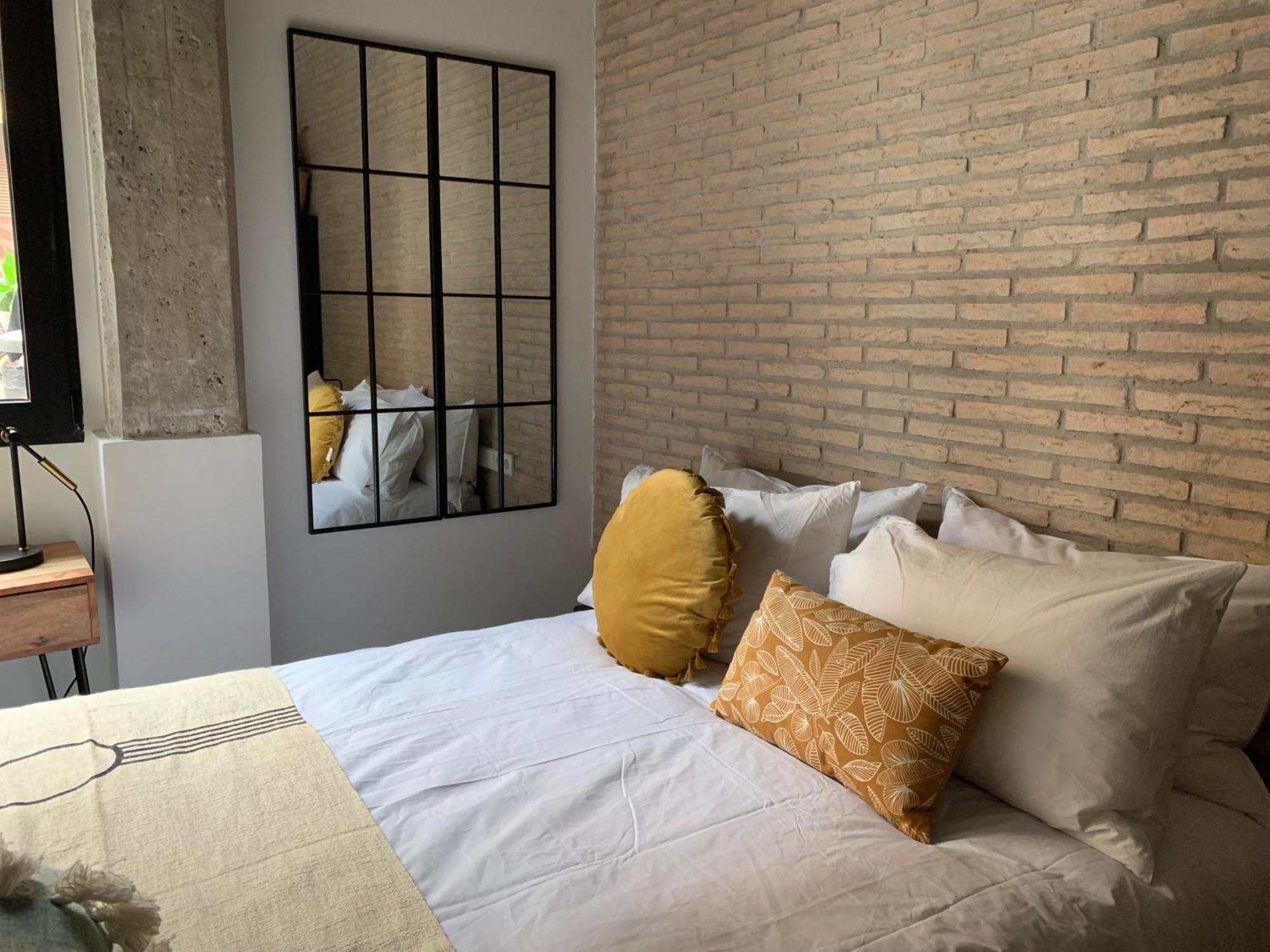 La Reina Beach Rooms Valencia Eksteriør bilde